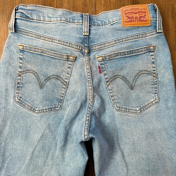 LEVI'S Wedgie Straight Leg High Rise Distressed Torn Blue Jeans Ankle - Picture 13 of 13